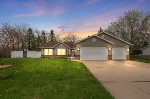 2862 Greenbrier St, Green Bay, WI 54311