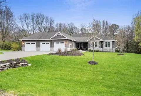 4534 Algonquin Trl, Hobart, WI 54313