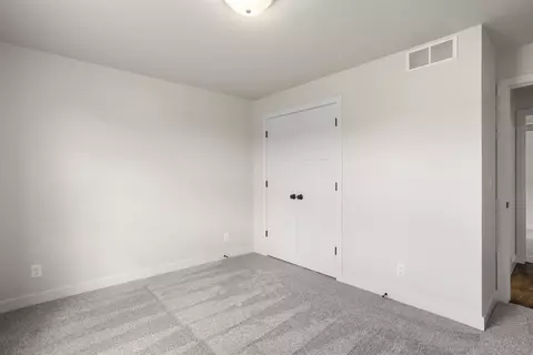 Bedroom - 2713 W Fallen Oak Dr, Appleton, WI 54913 photo 5 of 5