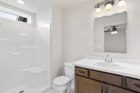 Bath - 2713 W Fallen Oak Dr, Appleton, WI 54913 photo 1 of 2