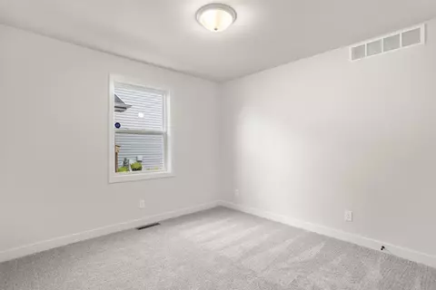 Bedroom - 2713 W Fallen Oak Dr, Appleton, WI 54913 photo 2 of 5