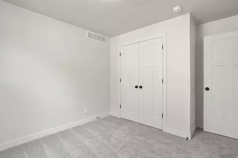 Bedroom - 2713 W Fallen Oak Dr, Appleton, WI 54913 photo 3 of 5
