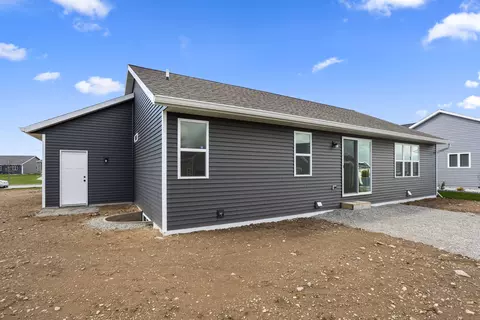 Exterior - 2713 W Fallen Oak Dr, Appleton, WI 54913 photo 3 of 3