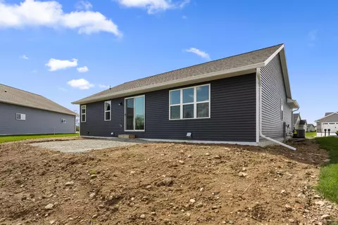 Exterior - 2713 W Fallen Oak Dr, Appleton, WI 54913 photo 2 of 3