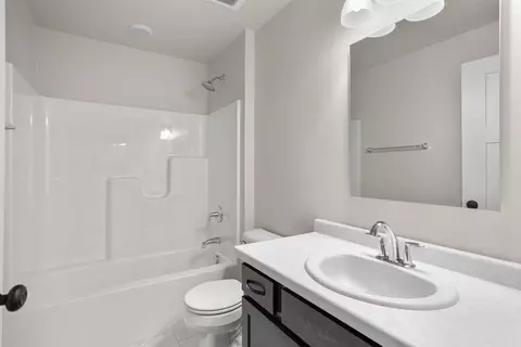 Bath - 2713 W Fallen Oak Dr, Appleton, WI 54913 photo 2 of 2