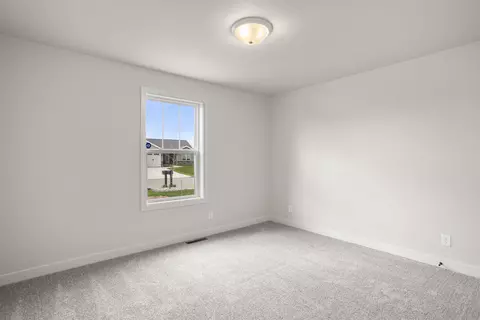 Bedroom - 2713 W Fallen Oak Dr, Appleton, WI 54913 photo 4 of 5