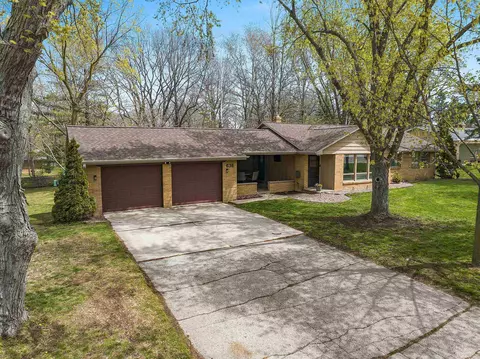 636 Mt Mary Dr, Green Bay, WI 54311