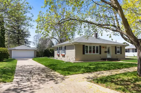 1615 N Gillett St, Appleton, WI 54914 photo 2
