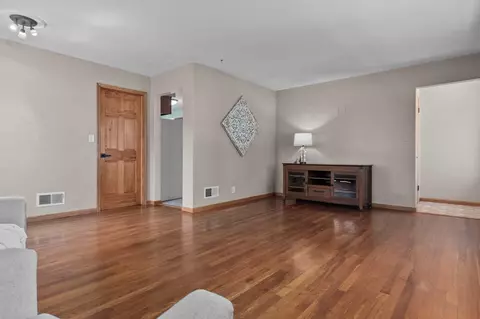 1615 N Gillett St, Appleton, WI 54914 photo 8