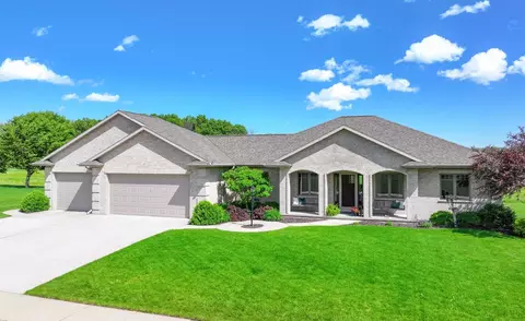 557 Royal St Pats Dr, Wrightstown, WI 54180