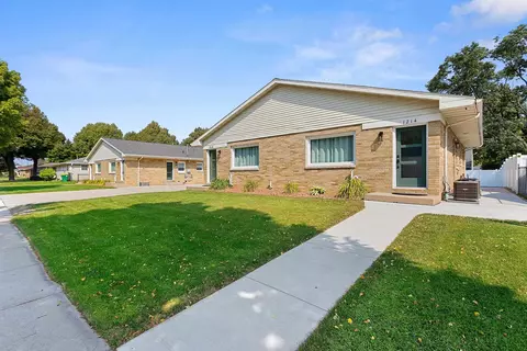 1214 Shadow Ln, Green Bay, WI 54304