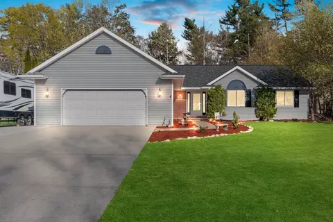 1824 Pine Tree Ct, Luxemburg, WI 54217