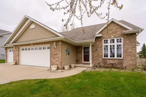 2943 Flowering Peach Dr, Green Bay, WI 54313
