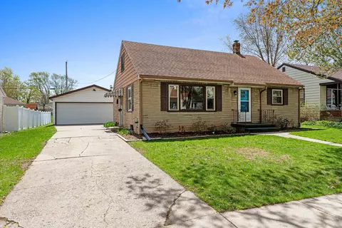 517 W 8th St, Kaukauna, WI 54130