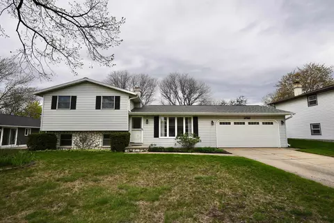 2511 Van Beek Rd, Green Bay, WI 54311