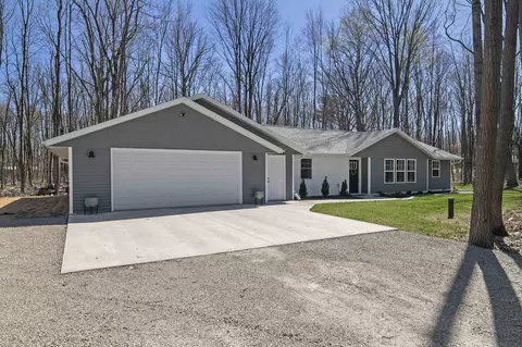 6541 Pioneer Dr, Abrams, WI 54101
