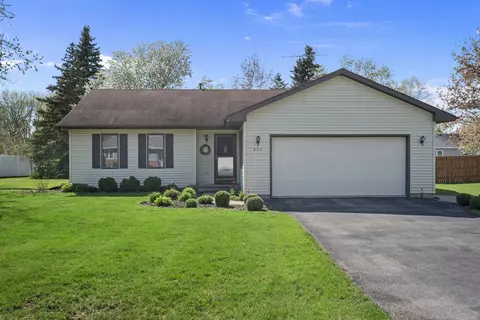 277 Oak Park Dr, Oshkosh, WI 54904
