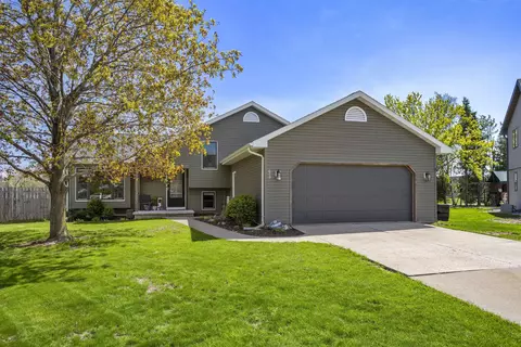 619 Strawberry Ln, Kimberly, WI 54136