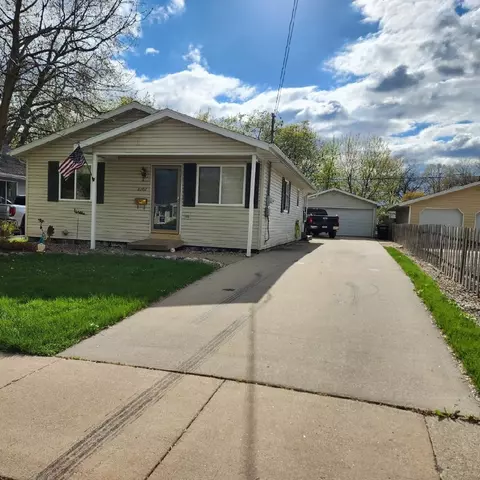 2207 Jefferson St, Oshkosh, WI 54901