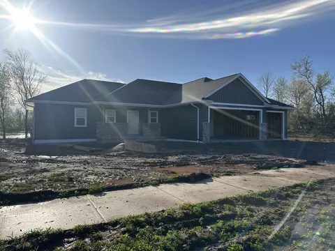 370 Rainbow Ct, Green Bay, WI 54303