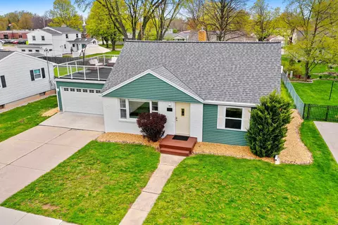 1136 Shadow Ln, Green Bay, WI 54304