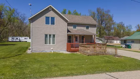 326 E Bluff St, Neshkoro, WI 54960