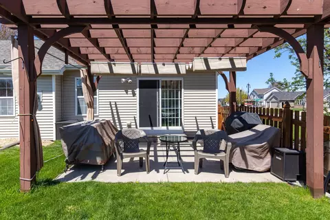 Exterior - 2091 W Noelle Ln, Appleton, WI 54913 photo 4 of 8