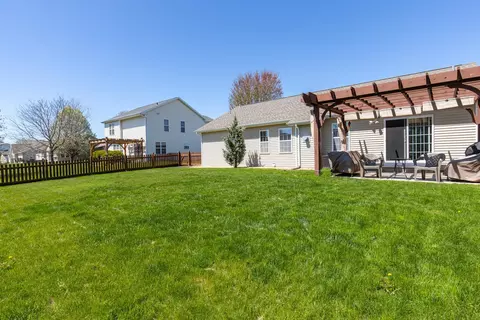 Exterior - 2091 W Noelle Ln, Appleton, WI 54913 photo 6 of 8