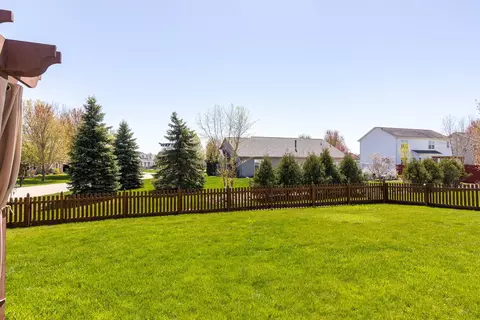 Exterior - 2091 W Noelle Ln, Appleton, WI 54913 photo 3 of 8