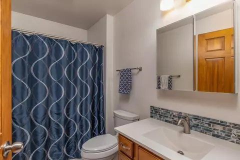 Bath - 2091 W Noelle Ln, Appleton, WI 54913 photo 2 of 2