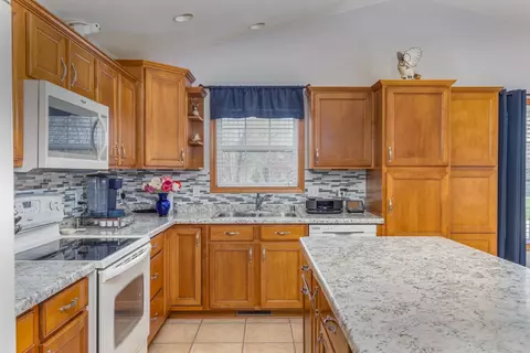 Kitchen - 2091 W Noelle Ln, Appleton, WI 54913 photo 3 of 3