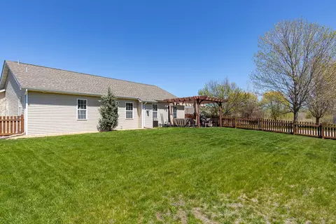 Exterior - 2091 W Noelle Ln, Appleton, WI 54913 photo 5 of 8