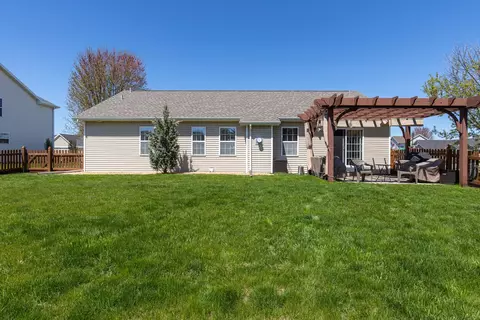Exterior - 2091 W Noelle Ln, Appleton, WI 54913 photo 7 of 8