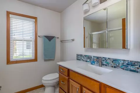 Bath - 2091 W Noelle Ln, Appleton, WI 54913 photo 1 of 2