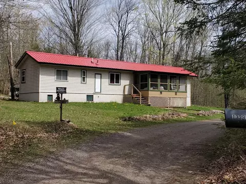 13299 Schaut Ln, Mountain, WI 54149