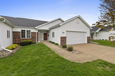 3225 N Barkwood Ln, Appleton, WI 54914