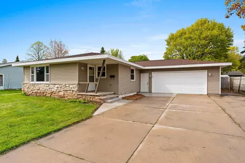 1717 E John St, Appleton, WI 54915