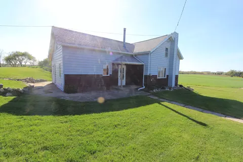 8320 Dickinson Rd, Greenleaf, WI 54126