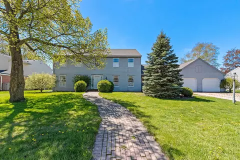 624 Ridgeview Ct, Green Bay, WI 54301