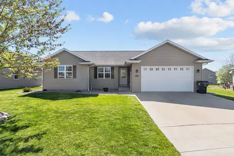 2523 Grassy Ln, Neenah, WI 54956