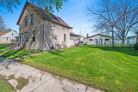 514 W 8th St, Kaukauna, WI 54130
