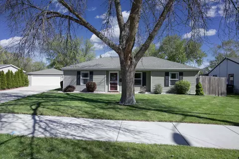 446 W 19th Ave, Oshkosh, WI 54902