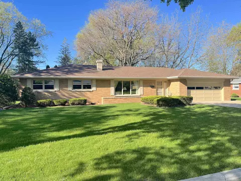150 Hilltop Dr, Green Bay, WI 54301