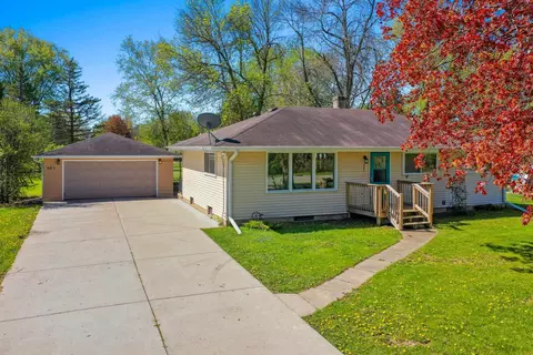 995 E Shady Ln, Neenah, WI 54956