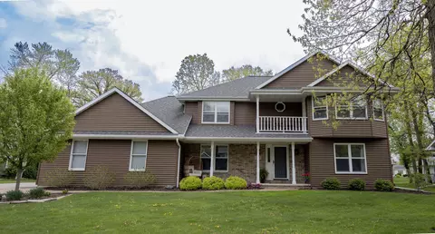 1764 Hunters Glen Dr, Oshkosh, WI 54904