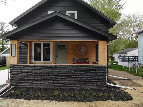 Exterior - 709 E Circle St, Appleton, WI 54911 photo 3 of 10