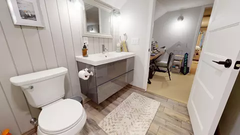 Bath - 709 E Circle St, Appleton, WI 54911 photo 8 of 8