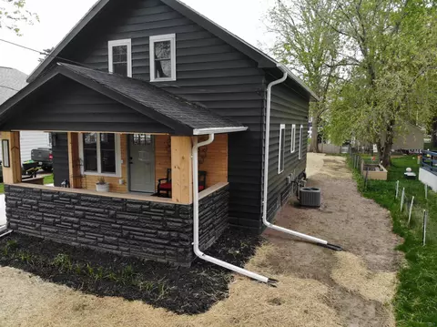 Exterior - 709 E Circle St, Appleton, WI 54911 photo 2 of 10
