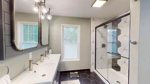 Bath - 709 E Circle St, Appleton, WI 54911 photo 2 of 8