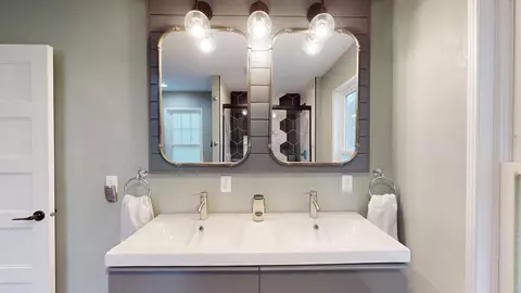 Bath - 709 E Circle St, Appleton, WI 54911 photo 3 of 8